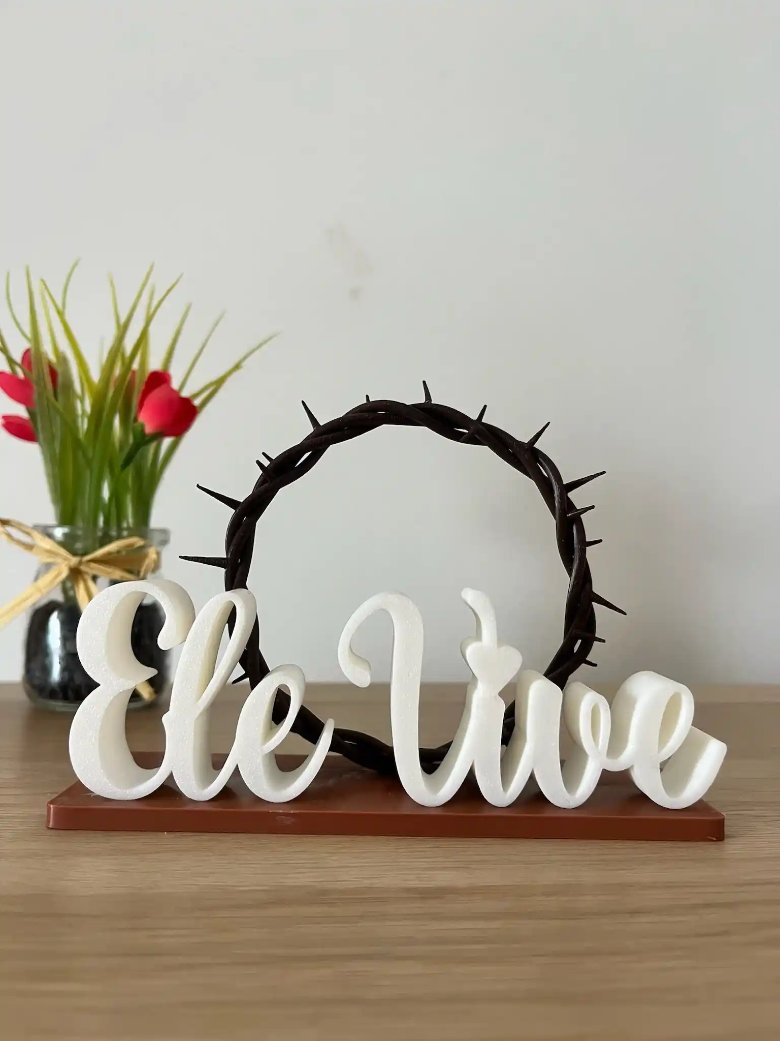 Letreiro Cristão “Ele Vive” com Coroa de Espinhos
