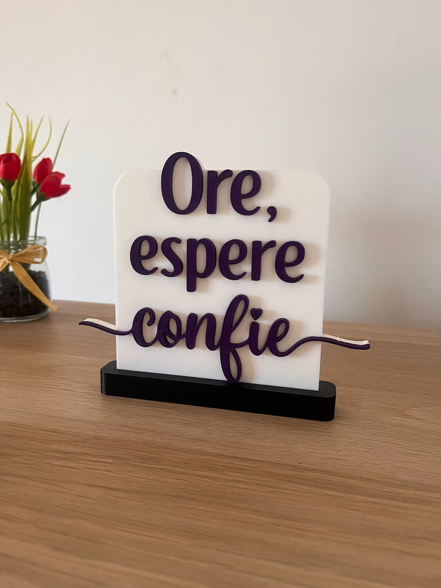 Letreiro: Ore, Espere, Confie